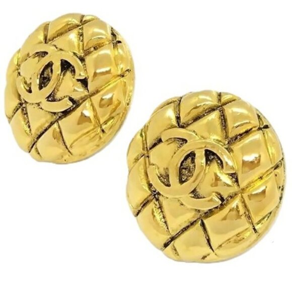 CHANEL CC Logos Quilted Round Clip-On Earrings Gold Tone 25 Auth - Picture 1 of 11